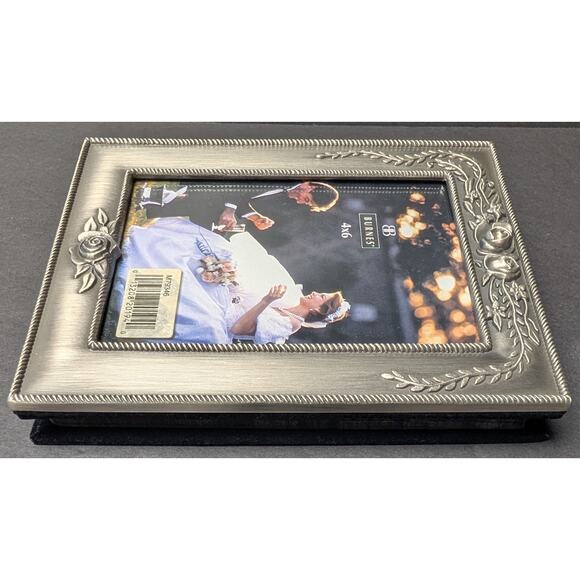 Burnes Of Boston Mini Max Photo Album 4x6 Silvertone Metal Frame Velour Cover - Picture 8 of 11